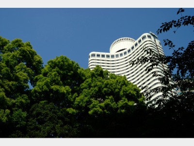 【ガーデンタワー】外観（夏）