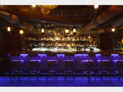 バー「ボートハウスバー」