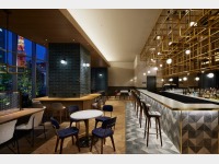 ���E���W