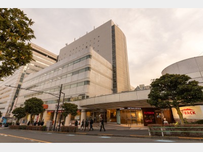 ホテル外観（夕方）