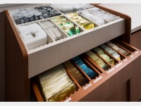 �A���j�e�B�[�R�[�i�[