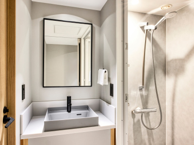 ロフトフォース｜シャワーブース（バスタブなし）／洗面台