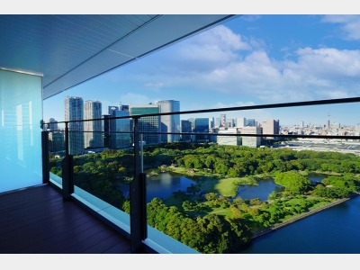 【ガーデンビュー】（一例） 浜離宮恩賜庭園、東京スカイツリーを一望出来る美しい景色をご堪能いただけるバルコニー付のガーデンビュールーム