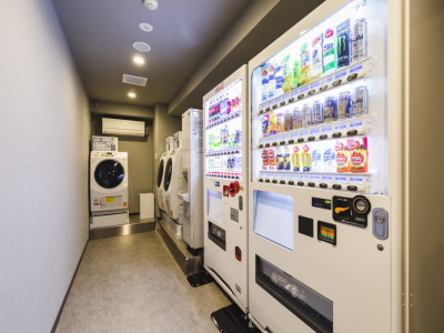 自動販売機・ランドリーコーナー