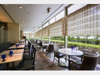 ���E���W