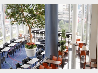 ラウンジ「エスタシオン　カフェ」