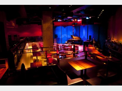 ジャズクラブ「JZ　Brat」