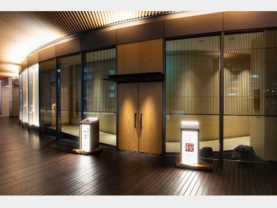 2階レストラン（鉄板焼 桜、鮨 以とう 一貫）エントランス