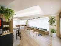 ���E���W