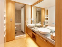 ���O�W���A���[�t�@�~���[���[���o�X���[�����