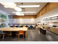 ���H���E���W