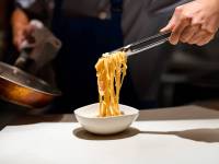 �y�C���L�����e�B�E�G�X�g�z