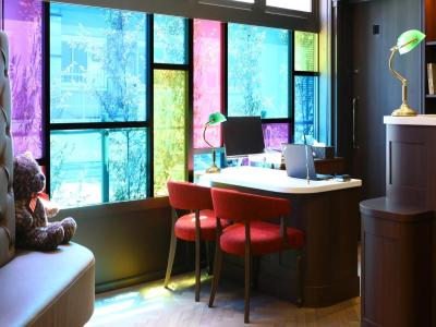 フロント・ロビー