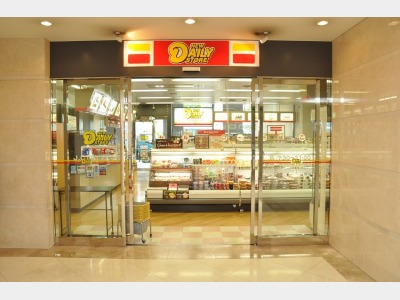 ホテル内　コンビニエンスストア