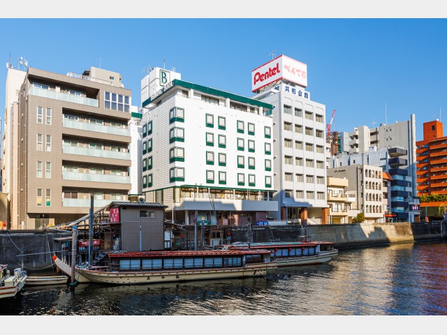 ベルモントホテル 神田川側からの外観（昼）