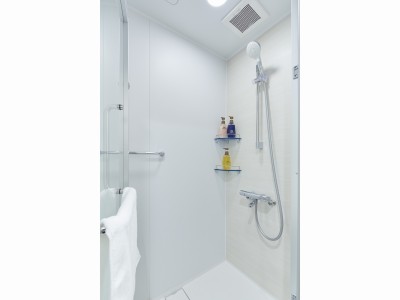 スタンダードツイン（ソファベッド付）・スタンダードキングルーム　シャワーブース