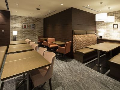 ご朝食は隣接する「ホテルマイステイズ上野イースト」のレストランで