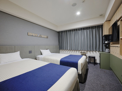 スタンダードツイン（エキストラベッド付）※2名利用時イメージ※3名様利用の場合のみエキストラベッド付の部屋になります。1〜2名様での利用時は、 エキストラベッドのご用意はございません