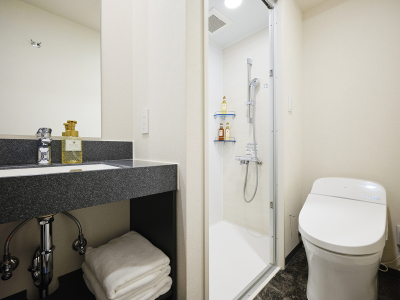 バスタブなし・シャワーのみ客室バスルーム（一例）