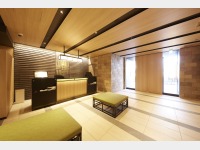 �t�����g�E���r�[