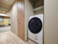 �p�[�N�T�C�h�X�C�[�g���[��