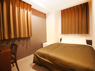 ダブルルーム【140cm幅ベッド1台】