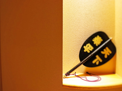 施設内には相撲をあしらったデザインが施されています