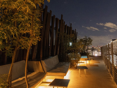 @rooftop｜夜風が心地よいルーフトップで、至福のひとときを。