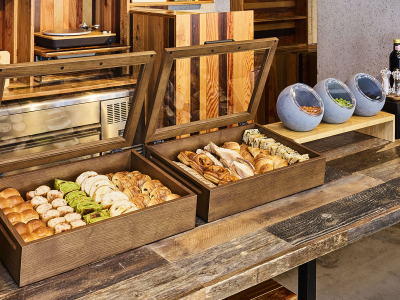 ラウンジ｜BREAD／ホテルで焼き上げる数種の自家製ブレッド。時間帯により種類が異なります。 