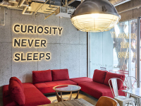 ���E���W�bCuriosity never sleeps�\���Ȃ��̗��͖���Ȃ��\