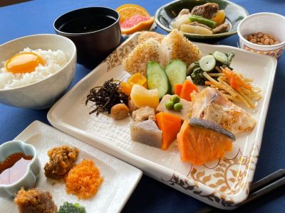 朝食ビュッフェ（和食の盛り付けイメージ）
