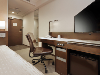 シングルルームB(デスク周辺)