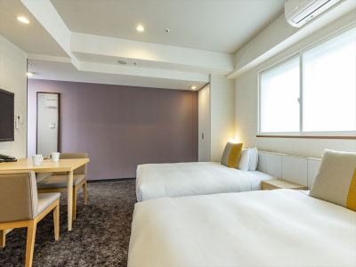 スーペリアツインルーム｜シングルベッド×2（ベッド幅120cm）／26平米／全室wifi無料