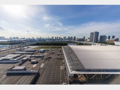 客室から望む体操競技場と豊洲方面