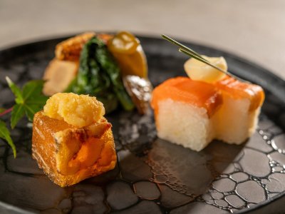 【極み/特別会席】春（2026年3月～5月）前菜 鱒小袖寿司 穴子煮凝り 野菜煮浸し 明日葉お浸し