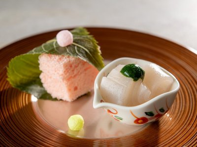 【特別/土地の恵み会席】春（2026年3月～5月）デザート 蕎麦粉葛切り 狭山茶蜜 季節の蕎麦シフォンケーキ