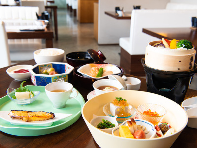 豊富な食材で彩る創作和朝食です。