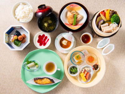 豊富な食材で彩る創作和朝食です。