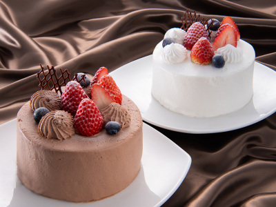 「追加料理」「アニバーサリーケーキ」等をご注文頂けます。詳しくは、あうら橘公式WEBサイトの「オプション」をご覧下さい。