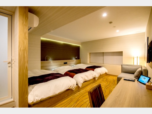 �t�@�~���[���[��1��