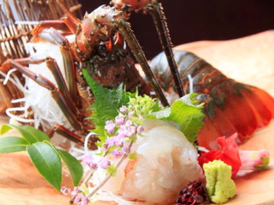 【ご夕食】最上級会席の豪華な伊勢海老お造り ※イメージ