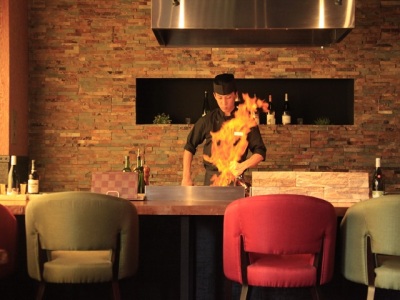 【レストラン】ご夕食のステーキはライブキッチンで