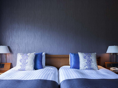 お部屋の一例・スペインから取り寄せた格調高い家具調度の数々が、室内を上品な寛ぎの空間に。