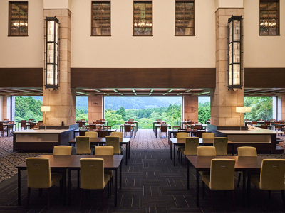 レストラン「グリル」　窓外に箱根外輪山の雄大な自然を望む西洋料理レストラン