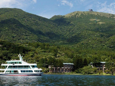 【芦ノ湖遊覧船】ホテルから車で約10分（湖尻港）