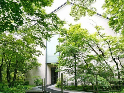 【箱根ラリック美術館】フランスを代表する工芸家ルネ・ラリックの作品を貯蔵する美術館。車で約10分。