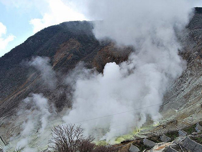 【大涌谷】火山がつくり出した独特の景色をお楽しみいただけます。ホテルから車で約15分。