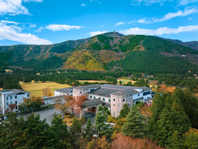 【ホテル外観】古城のような建築で、まるで美術館の中で暮らすようなご滞在を。