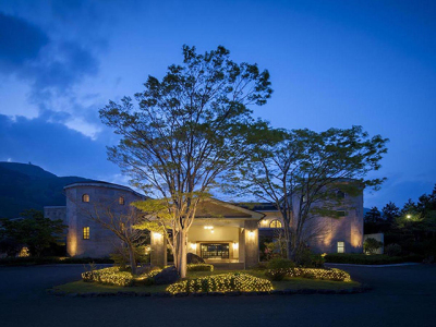 【ホテル外観】古城のような建築で、まるで美術館の中で暮らすようなご滞在を。