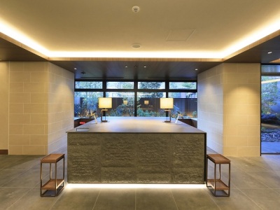 【ロビー】チェックインはタブレットで簡単に